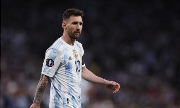 国家发改委：自3月5日24时起，国内汽、柴油价格每吨分别降低135元和130元